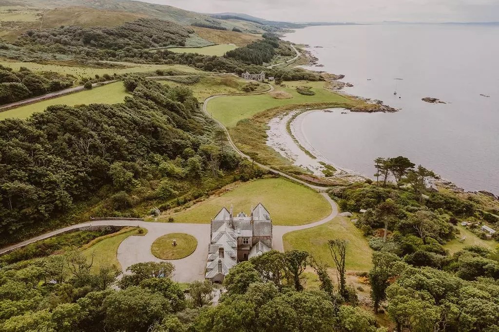 OnTheMarketCom's tweet photo. Ronachan House is a stunningly private Victorian mansion, with views across the white sands across Ronachan Bay to Islay, Jura and Gigha.  

📍How much? £2.1m
📍Where? Clachan, Argyll 

🔗Click here to take a look at the property: https://t.co/0qQu26n5sg https://t.co/kHNaAB2NUl