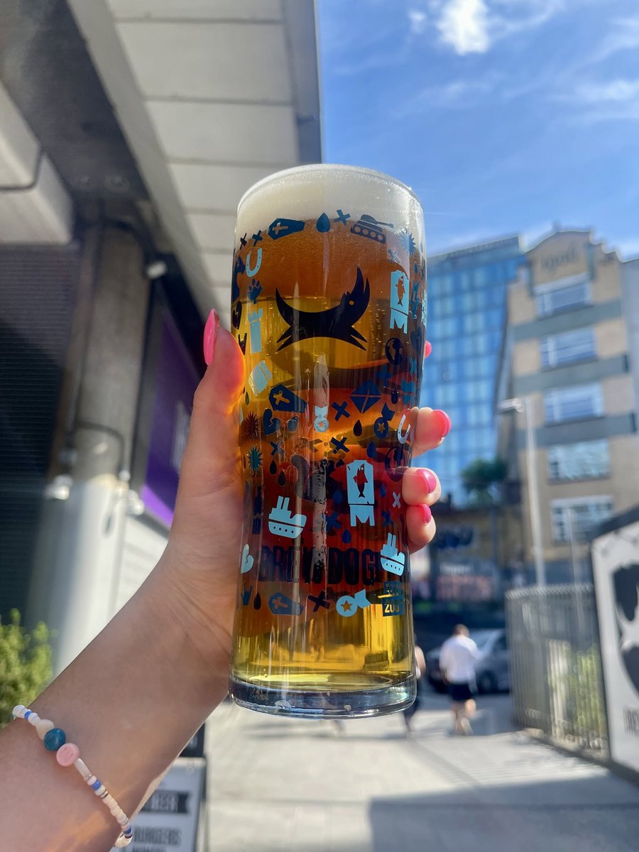BrewDog's tweet photo. Sunny evenings 🤝 Punk IPA https://t.co/YOs04qTb7N