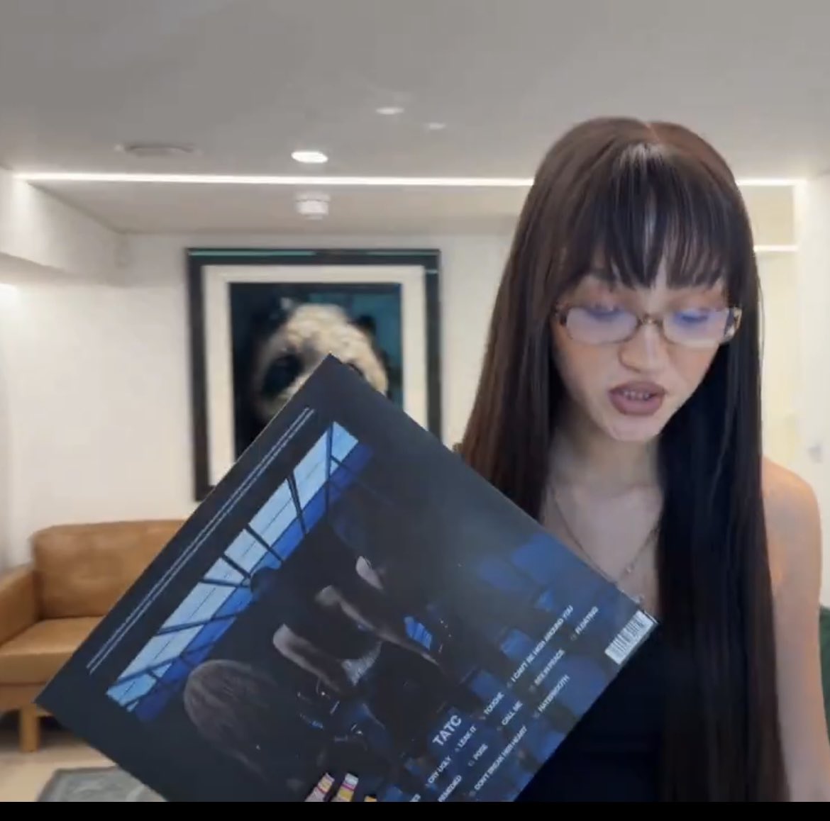 RomanByer's tweet photo. @caughtupslag have a print with a better quality, n it’s definitely not this babe. It’s seems “floating” for me https://t.co/99nyHZ9S9J