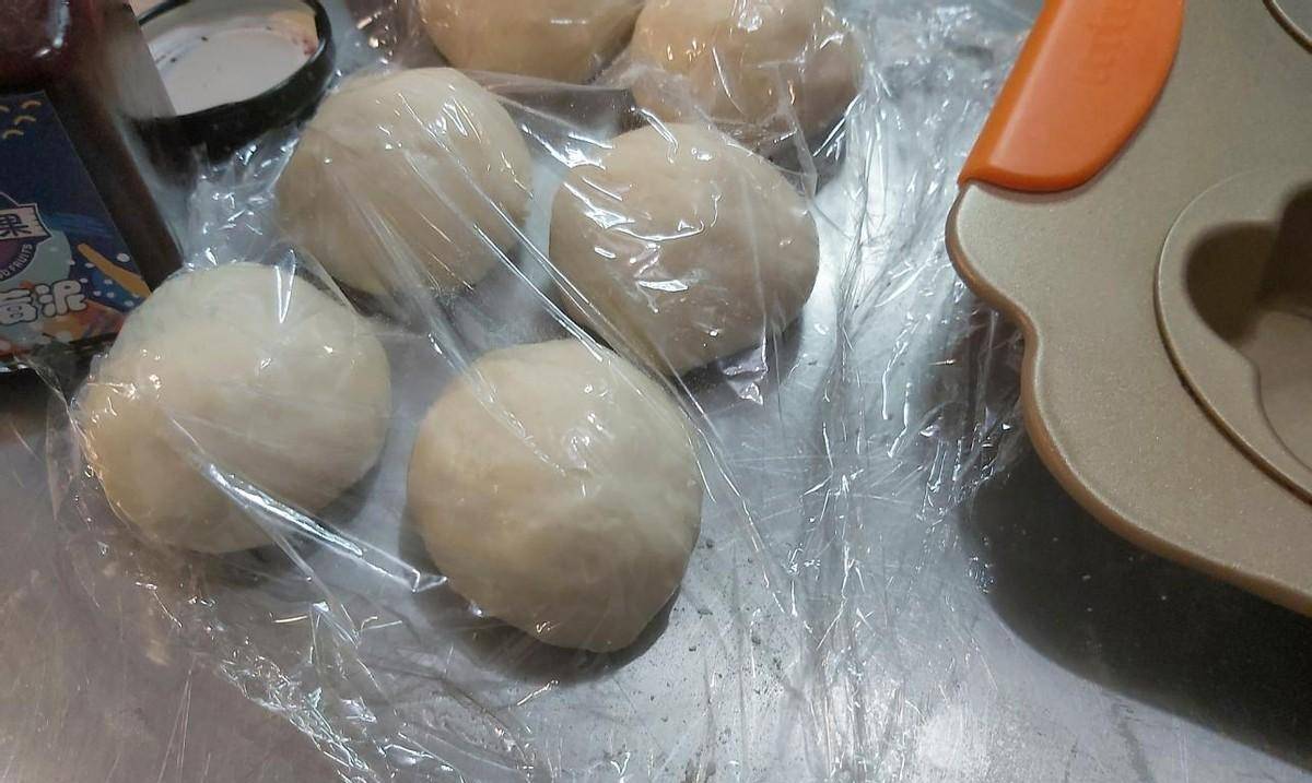 JeonWonhyeon's tweet photo. 周末带娃解锁「厨房小帮手」游戏，揉个小面团、摆个果蔬盘，边玩边教生活小技能，平凡日常里的亲子小确幸 https://t.co/mErLxyEuIB