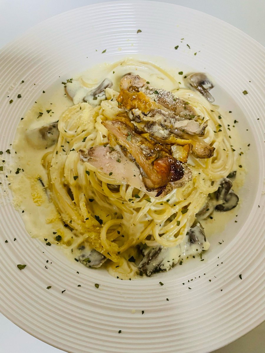 joyeongla's tweet photo. Made homemade garlic butter mushroom pasta tonight! Creamy, garlicky and ready in 15 mins—perfect quick comfort food ， https://t.co/XUs5Psh1P0