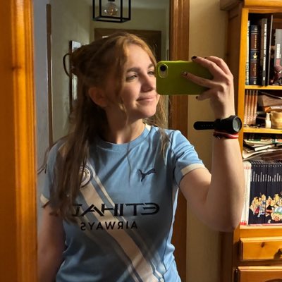 andyymcfc's tweet photo. #NewProfilePic because the World Cup is over and it’s club football time 😞 https://t.co/QtQftIKTbs