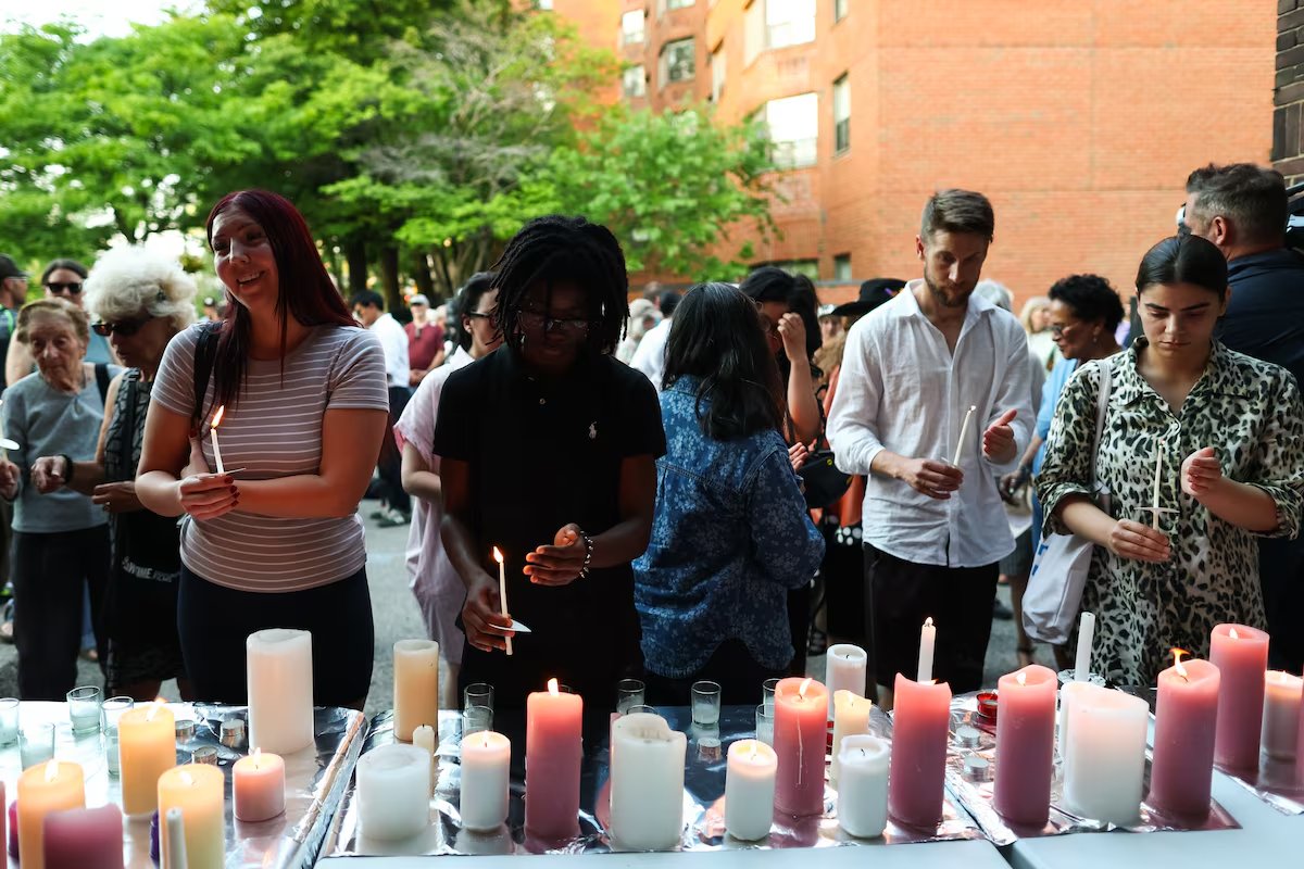 Polysesouvient's tweet photo. Shooting at the Toronto festival on July 11: "We seem to overlook the other victims of gun violence in these events: the five people who were also injured that night, either by bullets or in the rush to escape, who will likely suffer from deteriorating health over time; the hundreds of others who witnessed or heard the shooting that night who will bear mental scars; the survivors’ and witnesses’ loved ones, who will also bear some of the emotional burden left by this event. Too often, our methods for quantifying the true impact of gun violence fall short of appreciating just how many people are victimized by shootings." 
- Jooyoung Lee via @globeandmail  https://t.co/gFjnoyPn6H