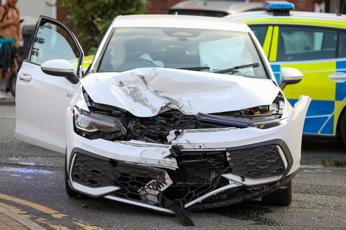 aspmcr's tweet photo. Stockport Road in Denton was closed in both directions this evening after a collision between a Volkswagen Golf and a motorcyclist.

Severe damage that is consistent with a head on crash was seen to the front end of the Golf.

It's unclear how seriously injured those involved are https://t.co/66PdL9M509