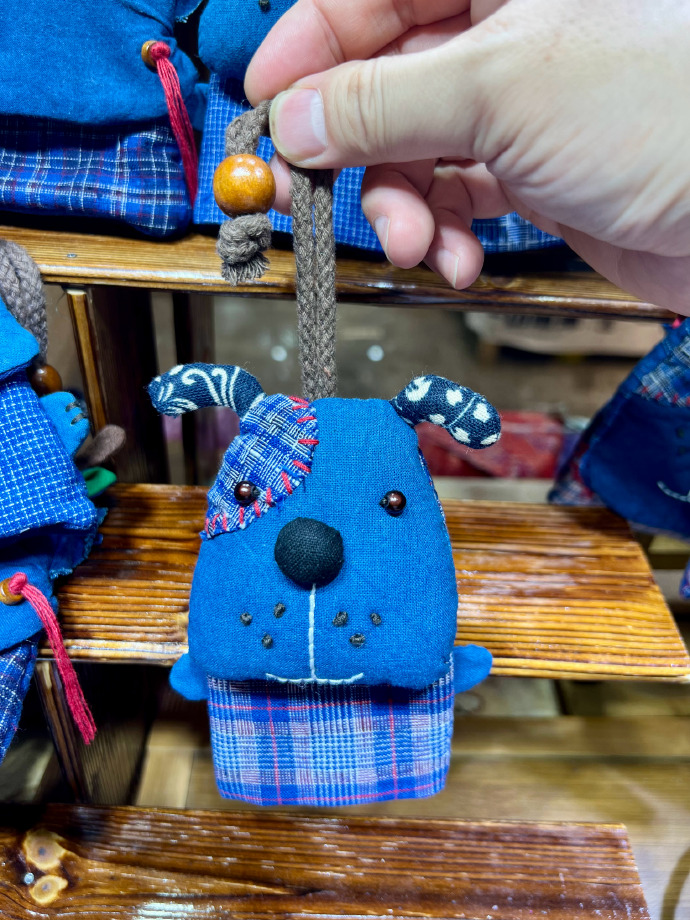 NathanPainter8's tweet photo. DIY cute fabric keychain! Make it in 10 mins with leftover cloth and basic stitches. Great gift for friends  #CraftFun， https://t.co/mwEC2Zmoc4