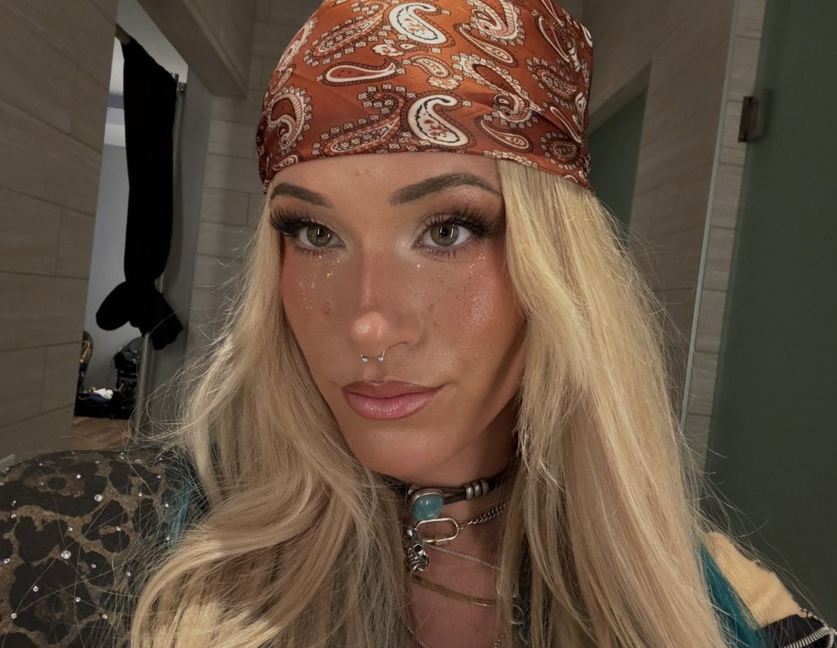 d_bombb999's tweet photo. Sol Ruca 😍🥵😩 #solruca #wwewomen #womenswrestling #facecard https://t.co/5ImClFYumY