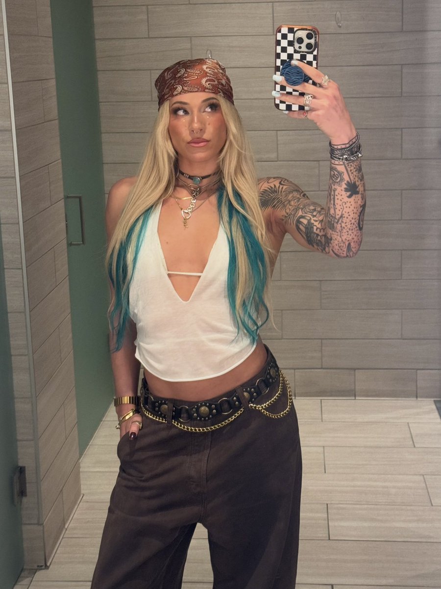 d_bombb999's tweet photo. Sol Ruca 😍🥵😩 #solruca #wwewomen #womenswrestling #facecard https://t.co/5ImClFYumY