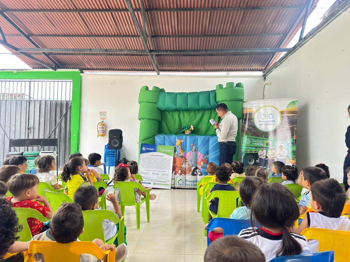 ICBFColombia's tweet photo. #BienestarMeta | En el CDI Comuneros seguimos formando pequeños guardianes del planeta 🌎♻️. En una divertida jornada, niñas y niños fortalecieron sus conocimientos sobre el cuidado del medio ambiente y participaron en actividades de clasificación de residuos. https://t.co/ya4cqQ69ke