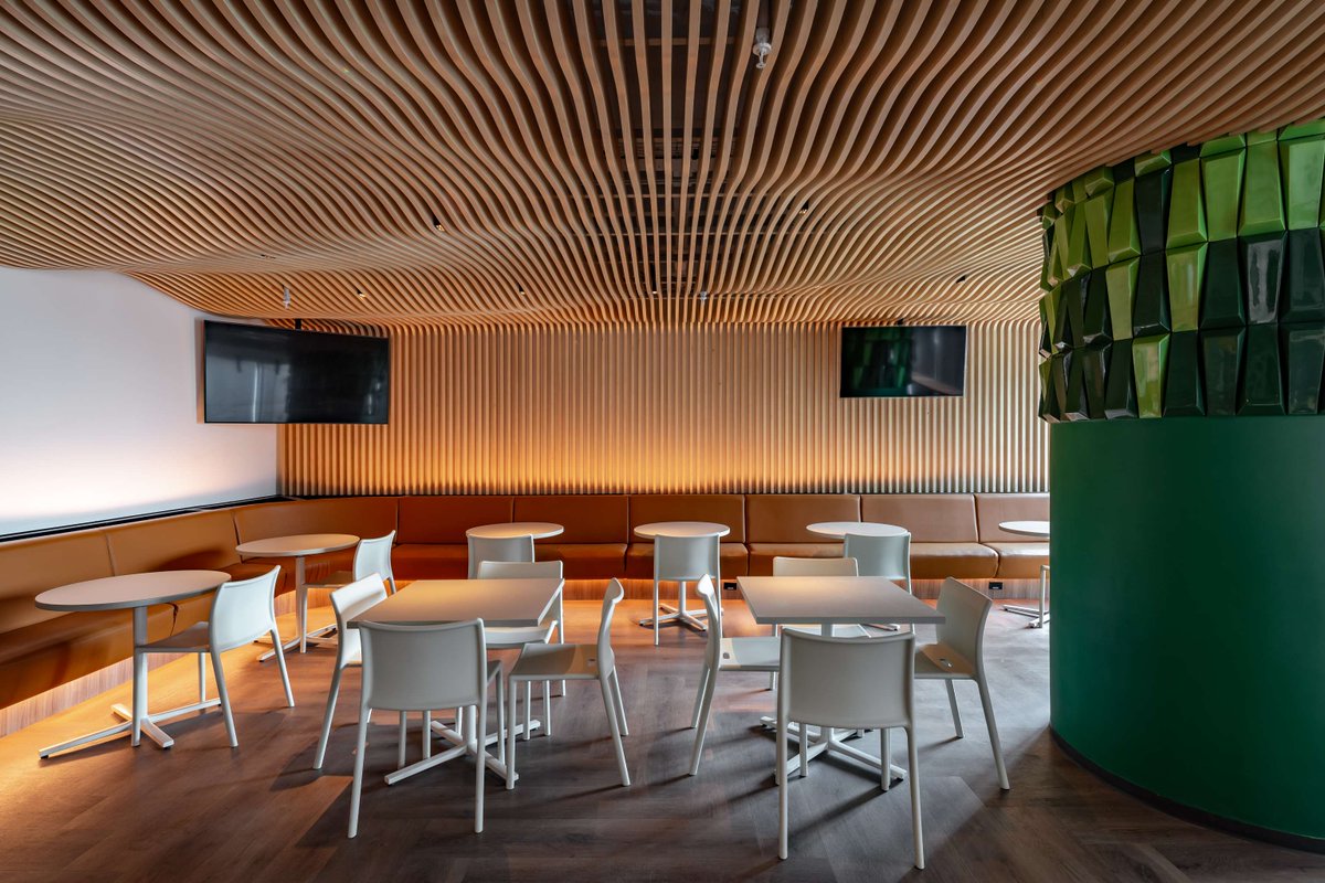 workplus_MX's tweet photo. El diseño de Lenova integra espacios de concentración, colaboración y capacitación que se adaptan a diferentes necesidades. La flexibilidad del proyecto permite que el entorno evolucione con sus usuarios. https://t.co/jFT4mFVzqB