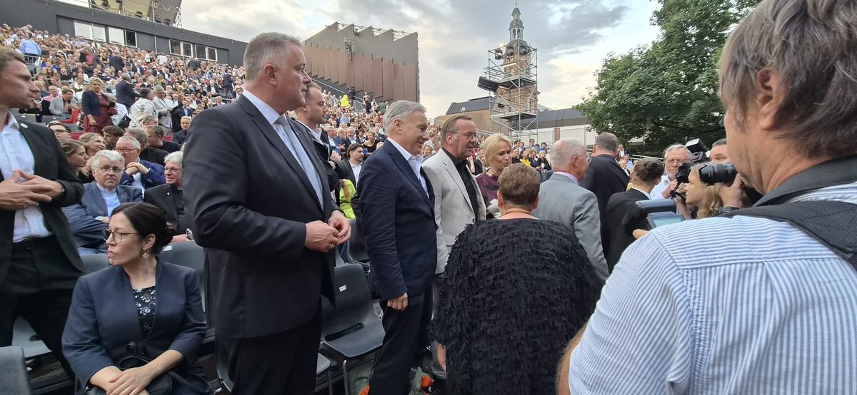 TC_MainzBK's tweet photo. 🇹🇷 Başkonsolos Mehmet Akif İnam, Worms şehrinde her yıl düzenlenen Nibelungen Tiyatro Festivali kapsamında "Die Hunnenkönigin" (Hun Kraliçesi) adlı tiyatro gösterisinin prömiyerine katılmıştır.

🇩🇪 Generalkonsul Mehmet Akif İnam hat an der Premiere des Theaterstücks "Die Hunnenkönigin" im Rahmen des alljährlich in der Stadt Worms veranstalteten Nibelungenfestspielen teilgenommen.