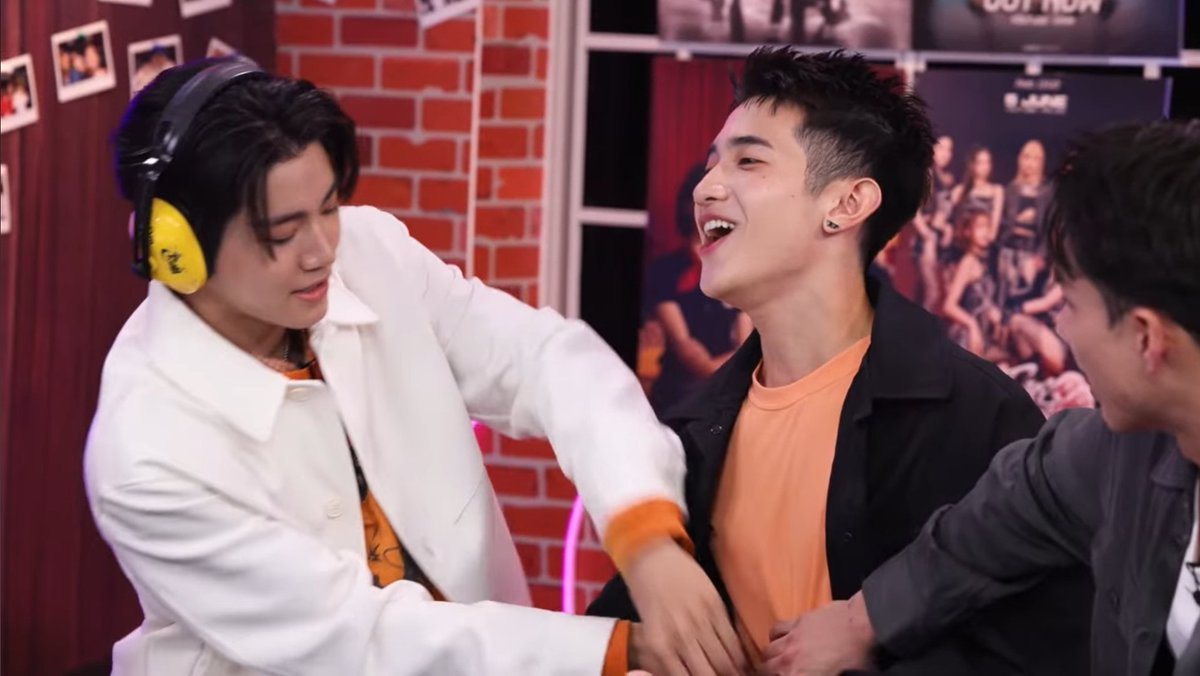 choco_coco_pie's tweet photo. Almond I love my job Poomsuwan ready to lift that shirt Suwansatit 😌😏

LIVE HOUSE X TONSOM
#GMMTVLiveHouse 
#AlmondProgress https://t.co/L3W0FpKM9n