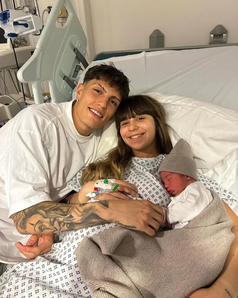 EplCoverage_'s tweet photo. Alejandro Garnacho’s Dating History

2021- 🇪🇸 Eva Garcia
2022 - 🇪🇸 Eva Garcia
2023 - 🇪🇸 Eva Garcia
2024 - 🇪🇸 Ona Gonfaus
2025 - 🇪🇸 Lauri
2026 - 🇪🇸 Adriana Lop.…. love https://t.co/dUWriOnn36