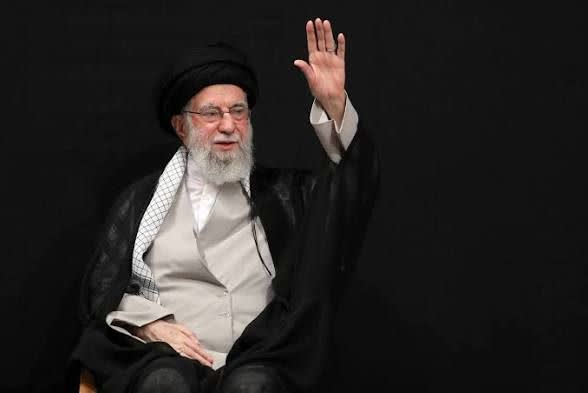 hsyn57634's tweet photo. ‌یک جمله زیبا: هنر خامنه‌ای شهید این بود که ۳۷ سال در میان یک مشت آمریکاپرست با آمریکا مبارزه کرد!
#لبیک_یا_خامنه_ای https://t.co/rhpITpfk2X