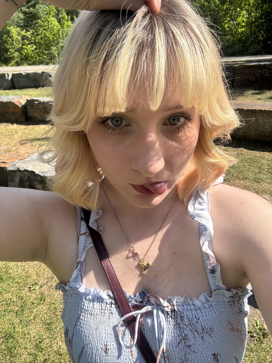 Ninaidoru's tweet photo. I went to a wedding in BC this past weekend~! It was fun, but I’m super excited to be home and lock in on my Animethon performances ( ◡̀ ᴗ ◡́)و https://t.co/RqgsvrRZtX