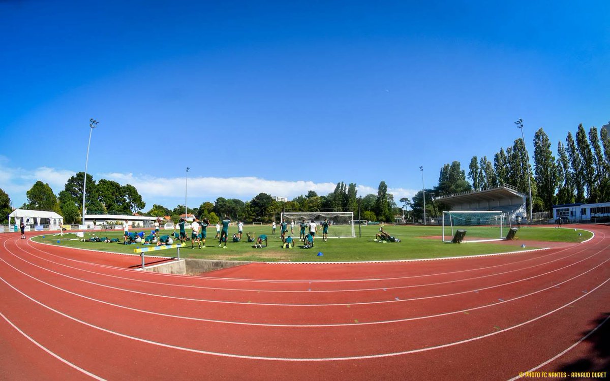 pierre_casel's tweet photo. Allo ?
Y-a-t-il 1 journaliste sportif digne de ce nom...  en LOIRE-ATLANTIQUE qui respecte les supporteurs du F.C. NANTES, en leur communiquant :
1°) - La composition du GROUPE du F.C. NANTES en STAGE à LA BAULE ?
1°) - Le GROUPE du F.C. NANTES convoqué contre LA ROCHE ? https://t.co/BXLfjf9yjB