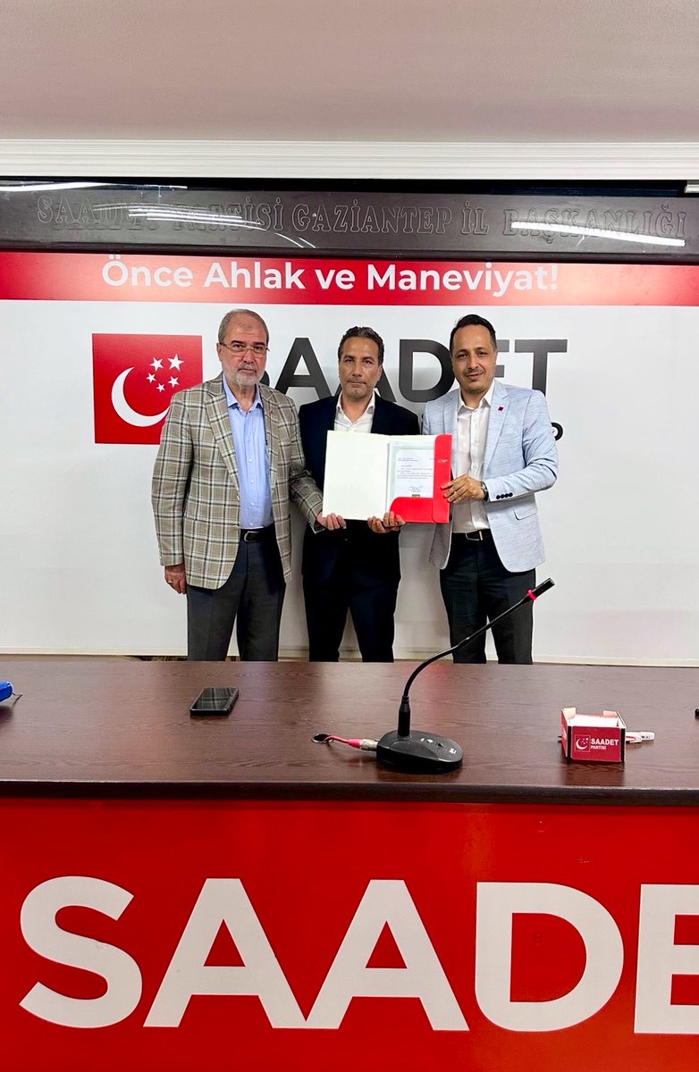 SaadetPartisi27's tweet photo. Genel Merkezimizin tensipleriyle Şehitkamil İlçe Başkanlığı görevine Av. Ali Sünbül atanmıştır.

Yeni görevine başlayan İlçe Başkanımız Av. Ali Sünbül’ü tebrik ediyor; üstlenmiş olduğu bu kutlu vazifenin kendisine, teşkilatımıza ve Şehitkamil’imize hayırlı olmasını Cenab-ı Allah’tan niyaz ediyoruz.

Şehitkamil İlçe Başkanlığı görevini büyük bir özveriyle yürüten Ahmet Necati Sarı, bundan sonraki süreçte Saadet Partisi Gaziantep İl Başkan Yardımcısı olarak teşkilatımıza hizmet etmeye devam edecektir. Bugüne kadar Şehitkamil İlçe Başkanlığımıza sunduğu kıymetli hizmetlerden dolayı kendisine teşekkür ediyor, yeni görevinde üstün başarılar diliyoruz.
#saadetpartisi #gaziantep #saadet #şehitkamil @SaadetPartisi @mahmutarikansp @adnansimit @AhmtNctULK