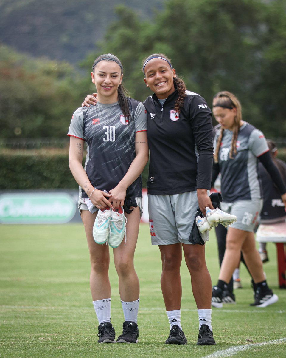 LeonasSantaFe's tweet photo. Unidas, con garra y corazón ✊🏻❤️, regresamos este domingo a competir en la Liga Femenina BetPlay ⚽️

Desde las 14:00 enfrentamos a Real Santander por la fecha 14 🦁 https://t.co/K6ollNmgo4