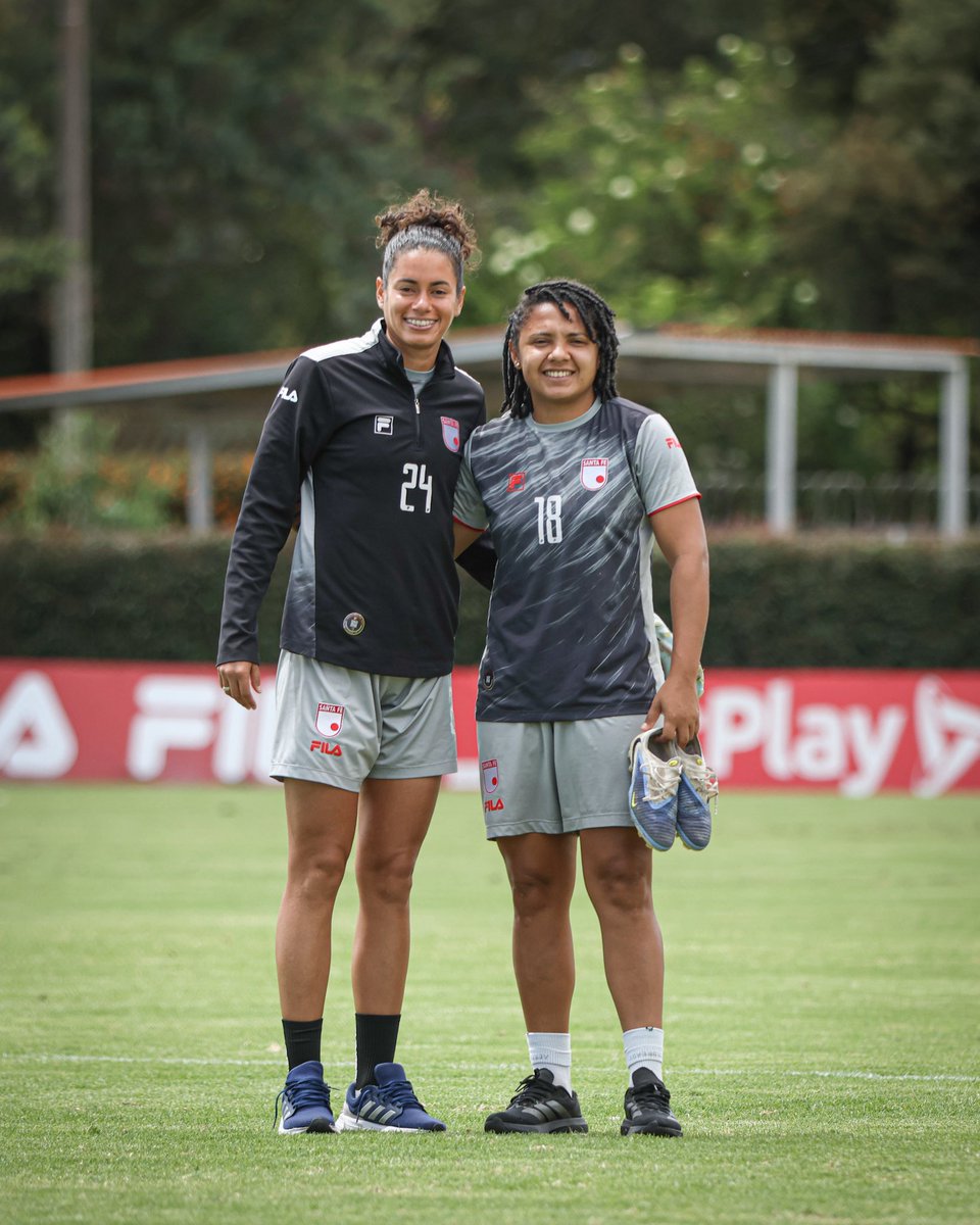 LeonasSantaFe's tweet photo. Unidas, con garra y corazón ✊🏻❤️, regresamos este domingo a competir en la Liga Femenina BetPlay ⚽️

Desde las 14:00 enfrentamos a Real Santander por la fecha 14 🦁 https://t.co/K6ollNmgo4