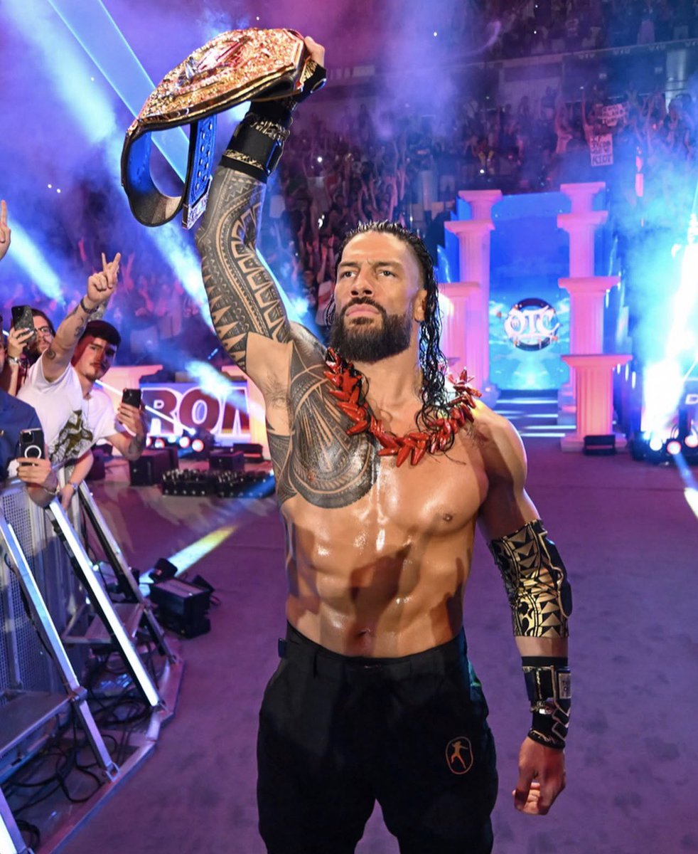 SuperWrestlng's tweet photo. رومان رينز من الأبطال القلائل الذين لم يظهروا في أي مقابلة خلف الكواليس في برنامج Unreal رغم مرور 3 مواسم، زعيم القبيلة لايزال يحتفظ بالشخصية حتى الآن. ☝🏼🔥 https://t.co/lVbiPzzdZr
