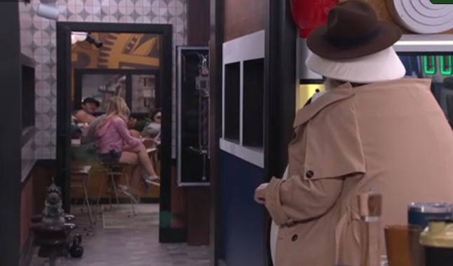 BBFeedsFairy's tweet photo. The Egg watches #bb28 https://t.co/AALAZzcqvA