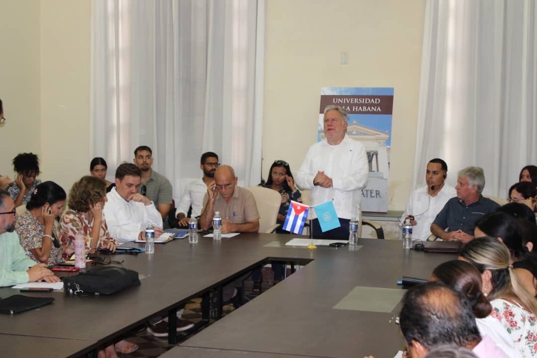 CubaMINREX's tweet photo. En el marco de su visita a Cuba, el Experto Independiente del @UN_HRC George Katrougalos, impartió una conferencia hoy en la Universidad de La Habana sobre los desafíos para construir un orden internacional democrático y equitativo. https://t.co/ZwBTct3cC9