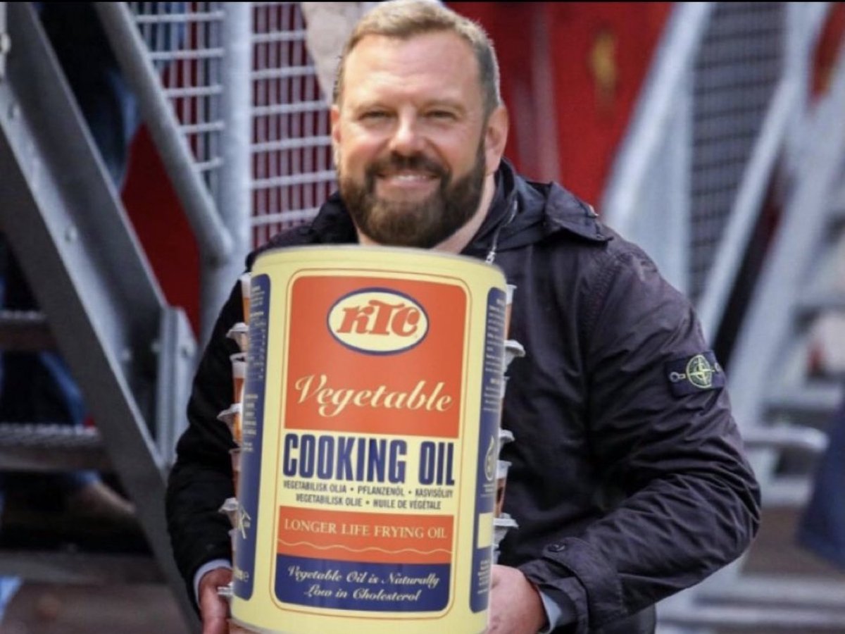 DannCutts's tweet photo. Busy day on the transfer front at Ipswich today. Looks like Mark Ashton has found a new supply of cooking oil #itfc https://t.co/B3gqGa3Uub