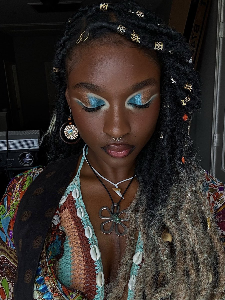 Ravenscos's tweet photo. I’m so lovely https://t.co/Odp9Zl2l51