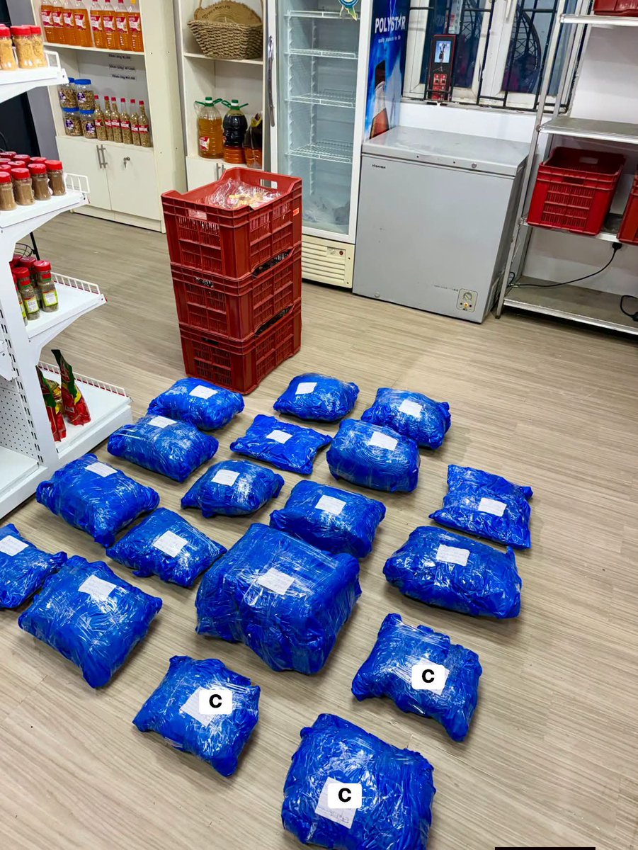dimmakilishi's tweet photo. First orders leaving our new space 😆🔥

This right here is growth. This is structure. This is impact.

We’re not just selling Kilishi and our other products from our brand, we’re building people.

New space. Bigger vision. More wins loading 🚀

📍LOCATIONS SHIPPED TO TODAY

Ibadan
Kano
Bauchi
Iyana Ipaja
Ikorodu
Jibowu
Akure
Nyanya Abuja
Onitsha
PH
Abakaliki
Enugu
Asaba
Aba
Okota
Nsukka
Zuba Abuja

Thank you for your constant partnership ❤️

Reach us on 08037577304 for distributors close to you. 

I remain your Kilishi Lord