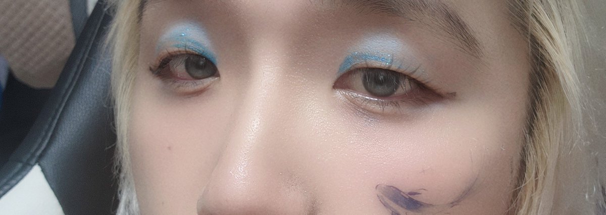 johnsenbil's tweet photo. 오늘의 꾸꾸는 시원한 물을 연상시키는 블루
#CD #crossdresser #eyeshadow #blue #방구석시디 #bisexual #polyamor https://t.co/sLZXsGgs1t