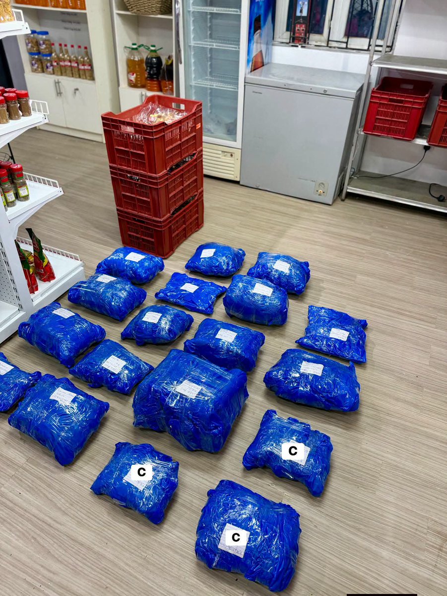 dimmakilishi's tweet photo. First orders leaving our new space 😆🔥

This right here is growth. This is structure. This is impact.

We’re not just selling Kilishi and our other products from our brand, we’re building people.

New space. Bigger vision. More wins loading 🚀

📍LOCATIONS SHIPPED TO TODAY

Ibadan
Kano
Bauchi
Iyana Ipaja
Ikorodu
Jibowu
Akure
Nyanya Abuja
Onitsha
PH
Abakaliki
Enugu
Asaba
Aba
Okota
Nsukka
Zuba Abuja

Thank you for your constant partnership ❤️

Reach us on 08037577304 for distributors close to you. 

I remain your Kilishi Lord