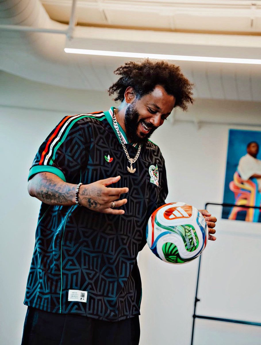 tudimebeto's tweet photo. Marcelo con el jersey de México, me encanta que somos país hermano de Brasil🇲🇽❤️🇧🇷 https://t.co/7wj8iaXS7X