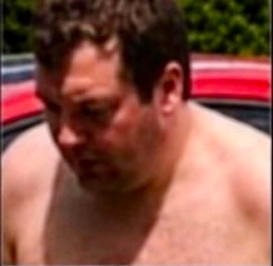 ejames500's tweet photo. How the fuck is this the same guy???? Something not right here https://t.co/Zqwuq5de7j