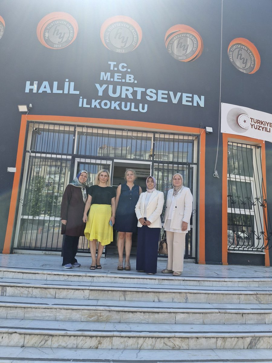 EbsManisaKadin's tweet photo. Manisa Eğitim- Bir-Sen Kadınlar Komisyonu olarak  Yeniden Yönetici Görevlendirme kapsamında Halil Yurtseven İlkokulu'nda Müdür Yardımcısı olarak atanan Sayın Nihal Özdemir Gök'ü ziyaret ettik. Nazik ve samimi ev sahipleri için teşekkür eder; yeni görev yerinde başarılar dileriz. https://t.co/Ht06sjrtzf