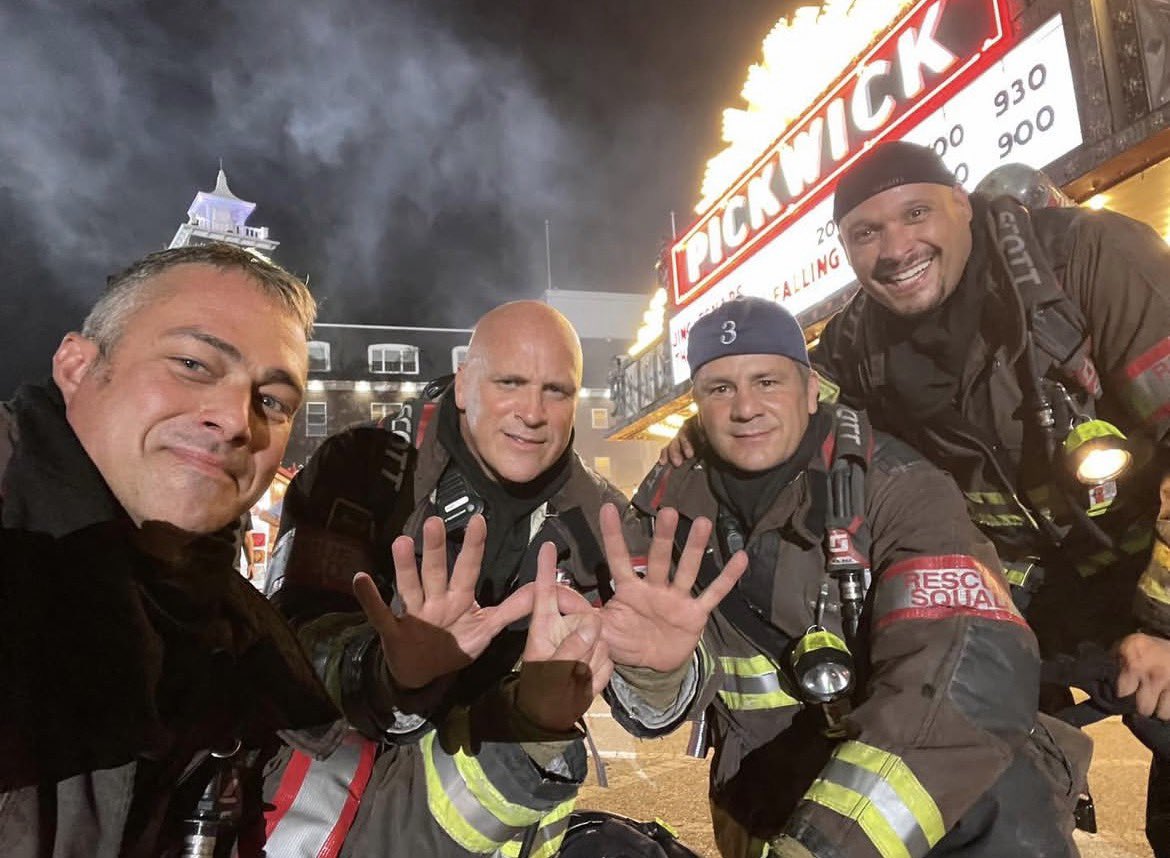 taylorJkinney10's tweet photo. Season 11 
Love and Light https://t.co/AgzvP7ROUi