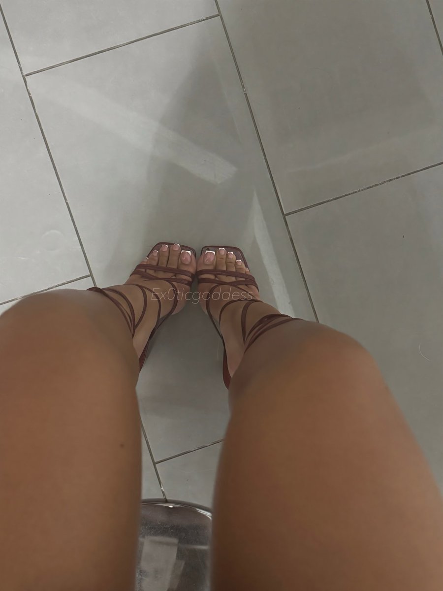 ex0ticgoddess's tweet photo. Kiss me thru the phone https://t.co/PbloRZPapY