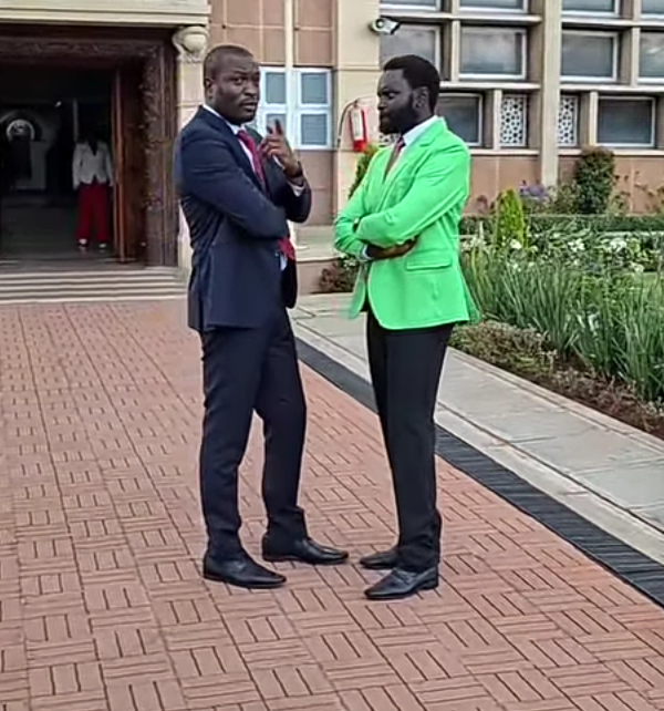 geoogwang6's tweet photo. Insincere looks
Sifuna don't be deceived,
They failed you master Raila,and called mdavadi shetani , YOU ARE NOT EXCEPTION
#HolinessPrevail
#JubileeParty
#Phonographic
#Kalonzo musyoka
#Sifuan#King kalala
#Together Responsible
#isaac mwaura#Charles Owino
#Goverment Spoke person https://t.co/GPiTkwjbed
