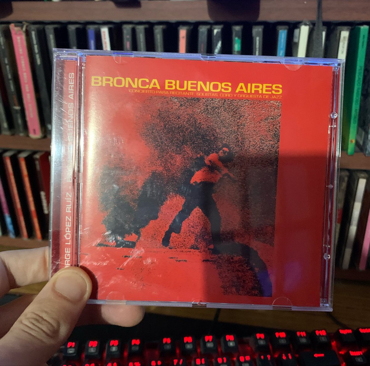 stvenussss's tweet photo. Ahora nadie acuerda
pero dicen que Buenos Aires tiene el bandoneón anclado
una guitarra por Pompeya y un hambre proletario apuñalado https://t.co/GNfuQNIvuU