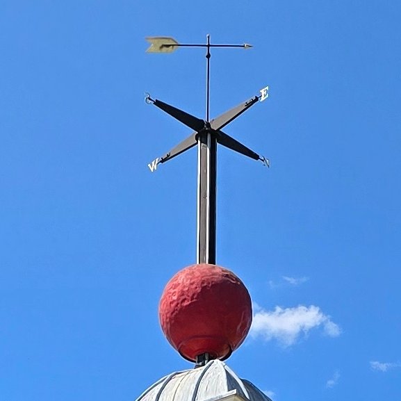 castlecoder's tweet photo. Love features like these weather vanes. Red ball is at the Royal Observatory in Greenwich. It drops at 1pm everyday. Ship is at Chartwell (property donated to Churchill after WWII). Gold vane at St Alfege Church, Greenwich.  Dome is at the Chapel of St Peter &amp; St Paul, Greenwich https://t.co/P2PQ3rVgyN