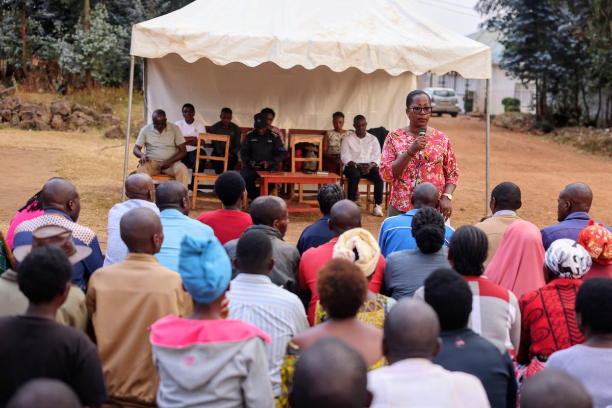 BureraDistrict's tweet photo. Yabakanguriye na none:

- Kubahiriza amabwiriza agamije gukumira no kurwanya indwara y'Ubuganga ifata amatungo yuza n'abantu
- Gusigasira ubumwe bw'Abanyarwanda, bakimakaza Ndi Umunyarwanda 
- Kwitegura neza Igihembwe cy'ihinga cya 2027. https://t.co/WjfoYRnLyo