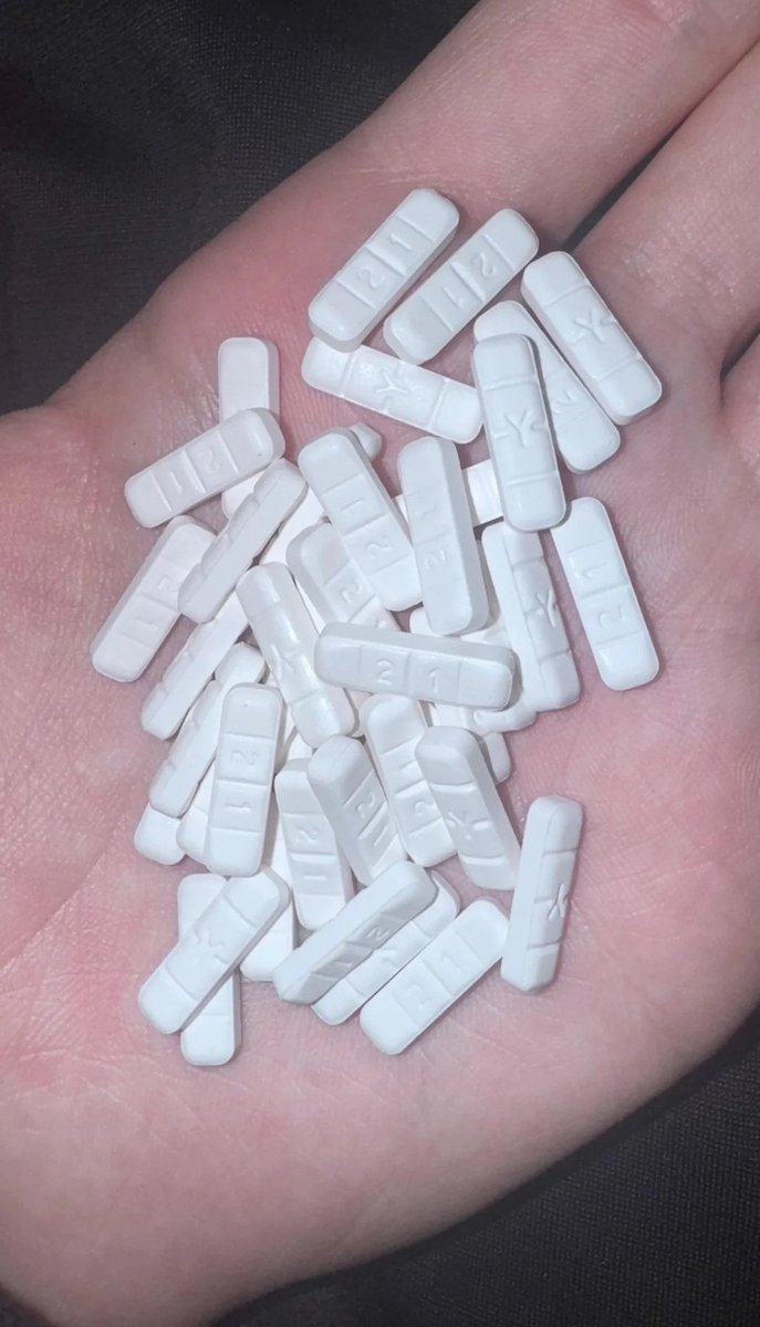 THETEXASBANDIT's tweet photo. #drugtwt #coketwt 
Scripts bars on deck lmk via signal link below 👇🏻 
https://t.co/Jc5KQTQ4wd https://t.co/A9fOyAwpJD