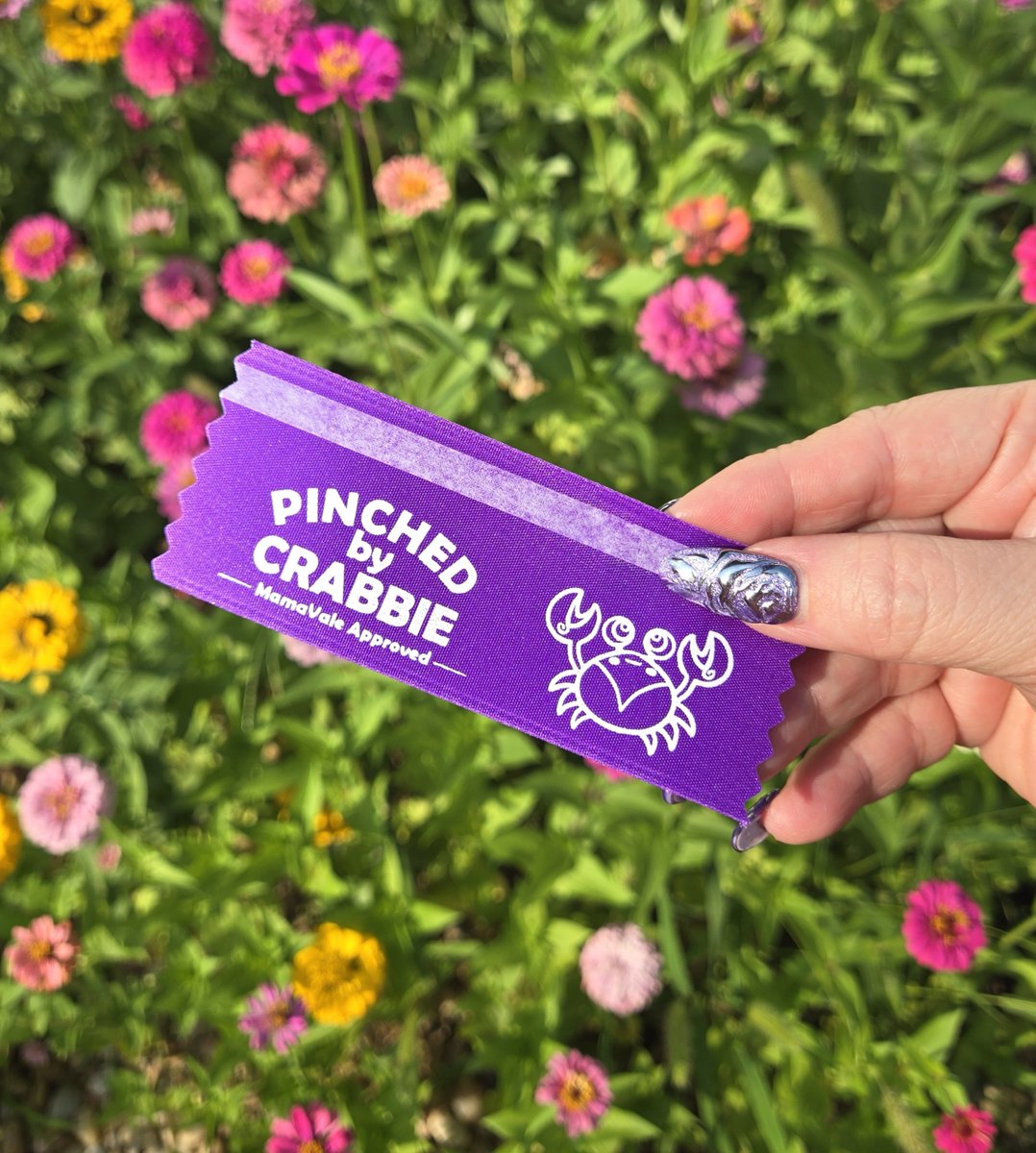_mamavale's tweet photo. Find me at Offkai if you want you be pinched ππ«£ BY CRABBIE!! ππ¦π
#crabbielove #offkai #badgeribbon #getreadytobepinched https://t.co/8b4VBiZRIp