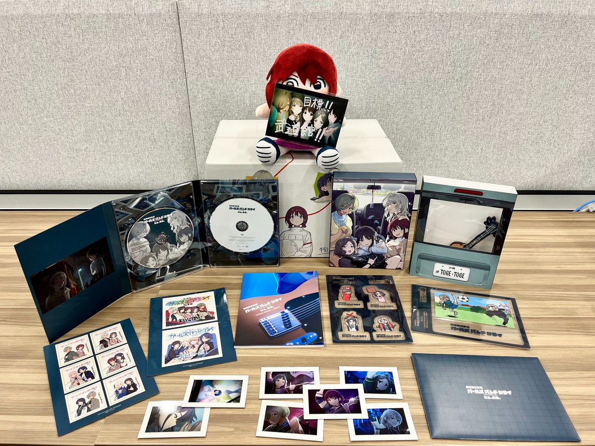 girlsbandcry's tweet photo. ／
ついに本日発売🔥
＼

🎬『劇場版総集編ガールズバンドクライ』Blu-ray＆DVD
【前編】青春狂走曲/【後編】なぁ、未来。

商品ラインナップはこちら！
是非ゲットしてくださいーー！

https://t.co/9aTP9TcMZQ

#ガルクラ https://t.co/9jneJAJRpn