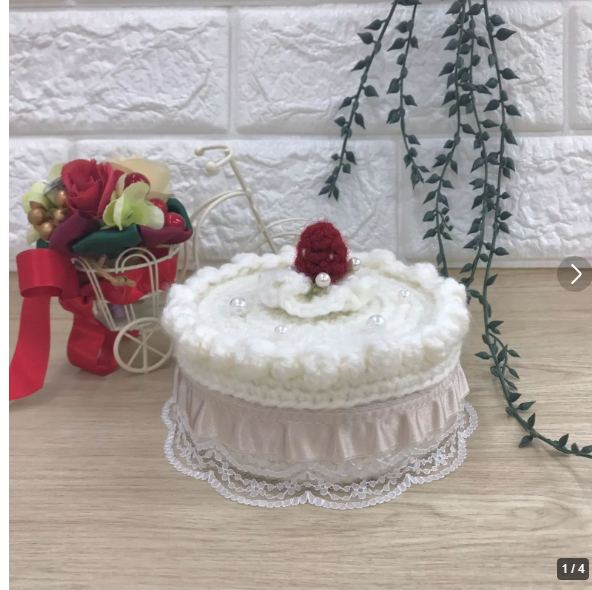 cocorety2's tweet photo. 【福祉施設制作】ｓ作　缶ケース「編み物　ショートケーキの小物入れ」 NO.5516 （弐）　A

缶ケースで出来た、いちごショートの編み物を被せた小物入れ　　　　　　　　　　　　　　　　　　　￥1200 https://t.co/4v7yRAdyLY