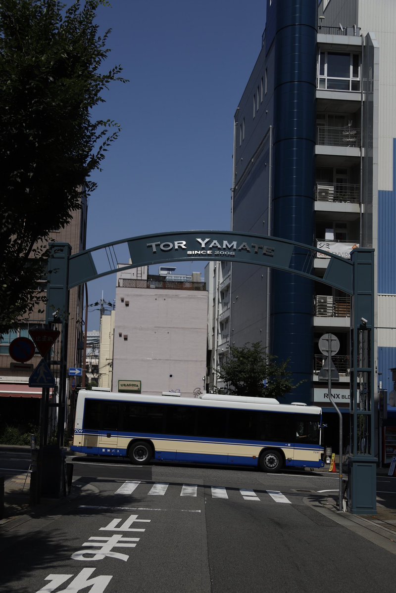 kankeisy's tweet photo. 路線バス会社5社局による隊列走行その5

阪神バス 尼崎営業所709号車
神戸200か62-40 2026年式
2KG-LV290N4
阪神バス初めて撮りました。 https://t.co/uhBgJXMtTL