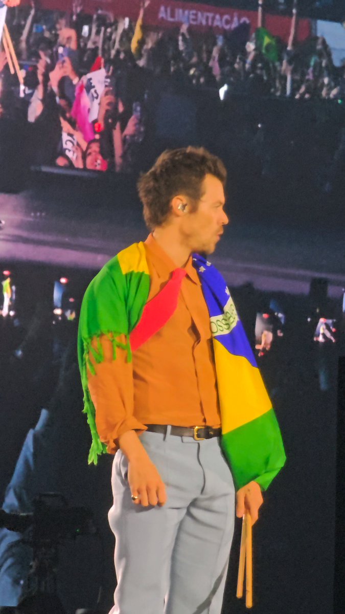 ThroughTheHoran's tweet photo. Da pra acreditar que fui EU quem tirou essas fotos do HARRY STYLES? https://t.co/S5Z2lwA0JR