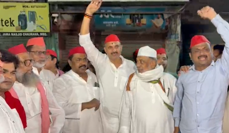 bstvlive's tweet photo. मुरादाबाद : सपा मुखिया अखिलेश यादव की गिरफ्तारी का विरोध

➡विरोध में समाजवादी पार्टी कार्यकर्ताओं का प्रदर्शन
➡जामा मस्जिद चौराहे पर सरकार के खिलाफ नारेबाजी

#Moradabad #SamajwadiParty #AkhileshYadav @samajwadiparty https://t.co/xAcGfmlw6E