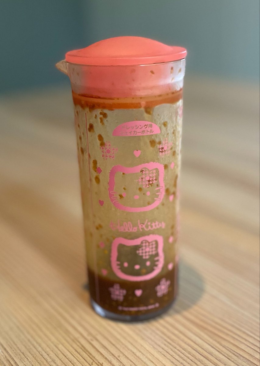 merrymore_'s tweet photo. 六花亭の百鬼ドレッシングがめちゃくちゃ美味しいと噂で聞いたので再現レシピ探して作ってみたら、娘の夫にも絶賛いただき嬉しい
本物知らないので合っているかは分からないのですが https://t.co/EYyiBLiIka