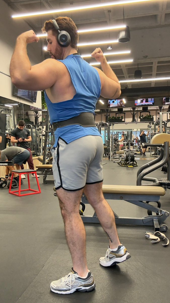 dannibambam's tweet photo. Leg day https://t.co/i45Y7dEeNq