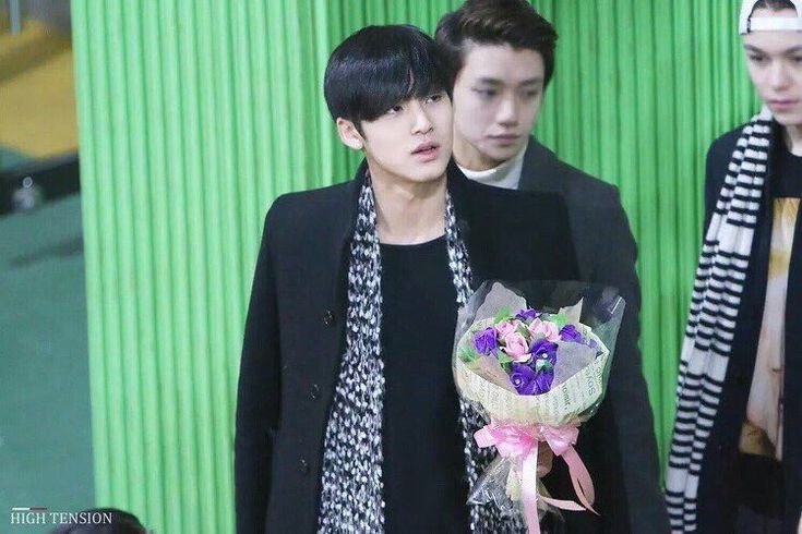 gyuwonbabes's tweet photo. can't even judge, i'd absolutely be this extra too if i had the chance. https://t.co/QixXl64ho2