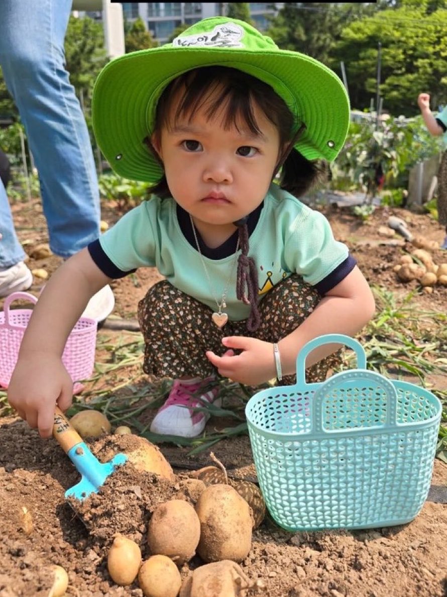 ppolyjenn's tweet photo. หนูบมมี่กับพิ้น่อสีเขียวว สวัสดีวันพุธจ้าา 🫧 https://t.co/BDzl9MSUMY